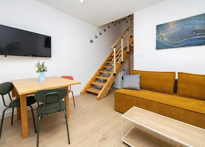 In The Heart Of Historical District With Free Parking